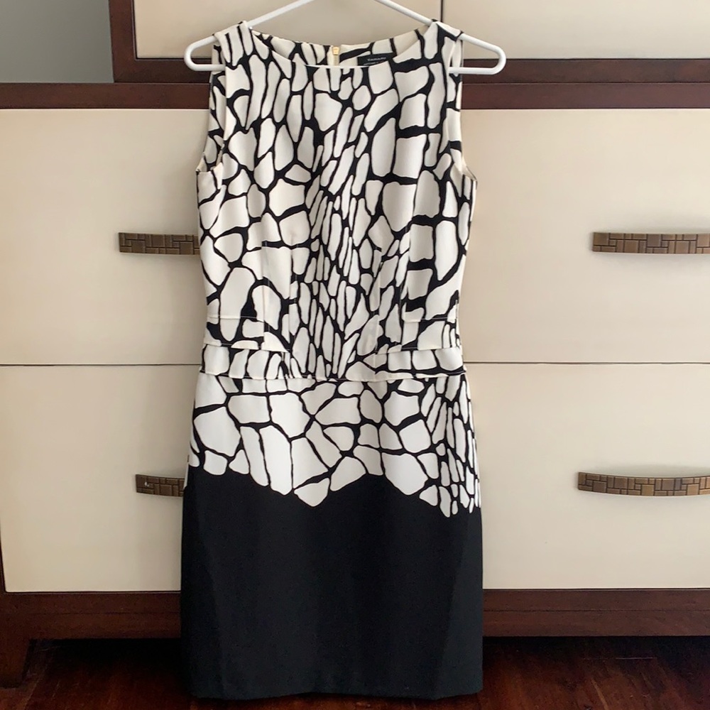 Tahari black and white sleeveless dress with exposed zipper